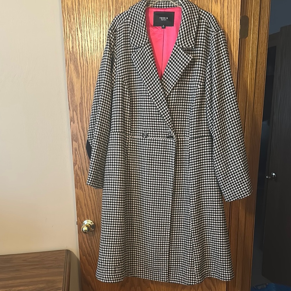 Torrid Black and White Trench Coat with Houndstooth Pattern